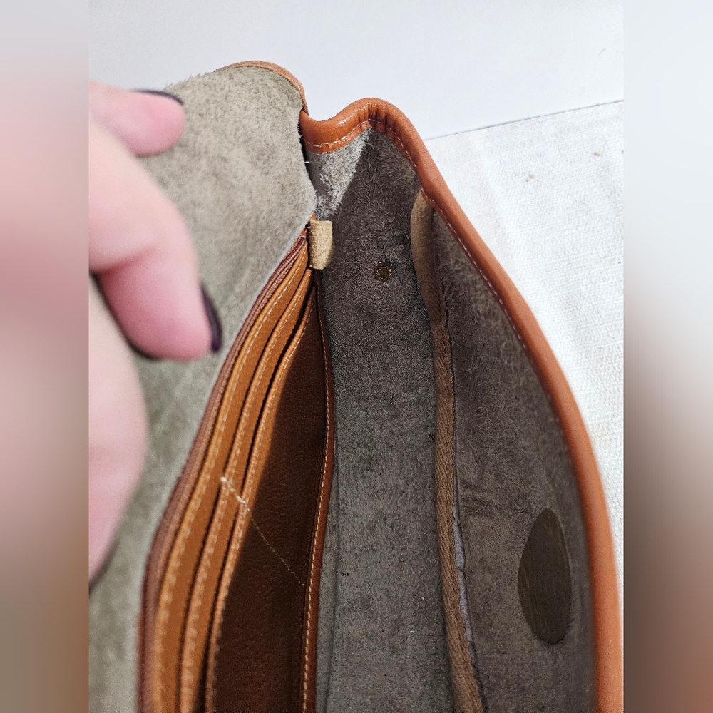 Vtg, Dooney & Bourke AWL Cavalry Trooper Crossbody Taupe W/British Tan Trim R71 - Picture 11 of 16